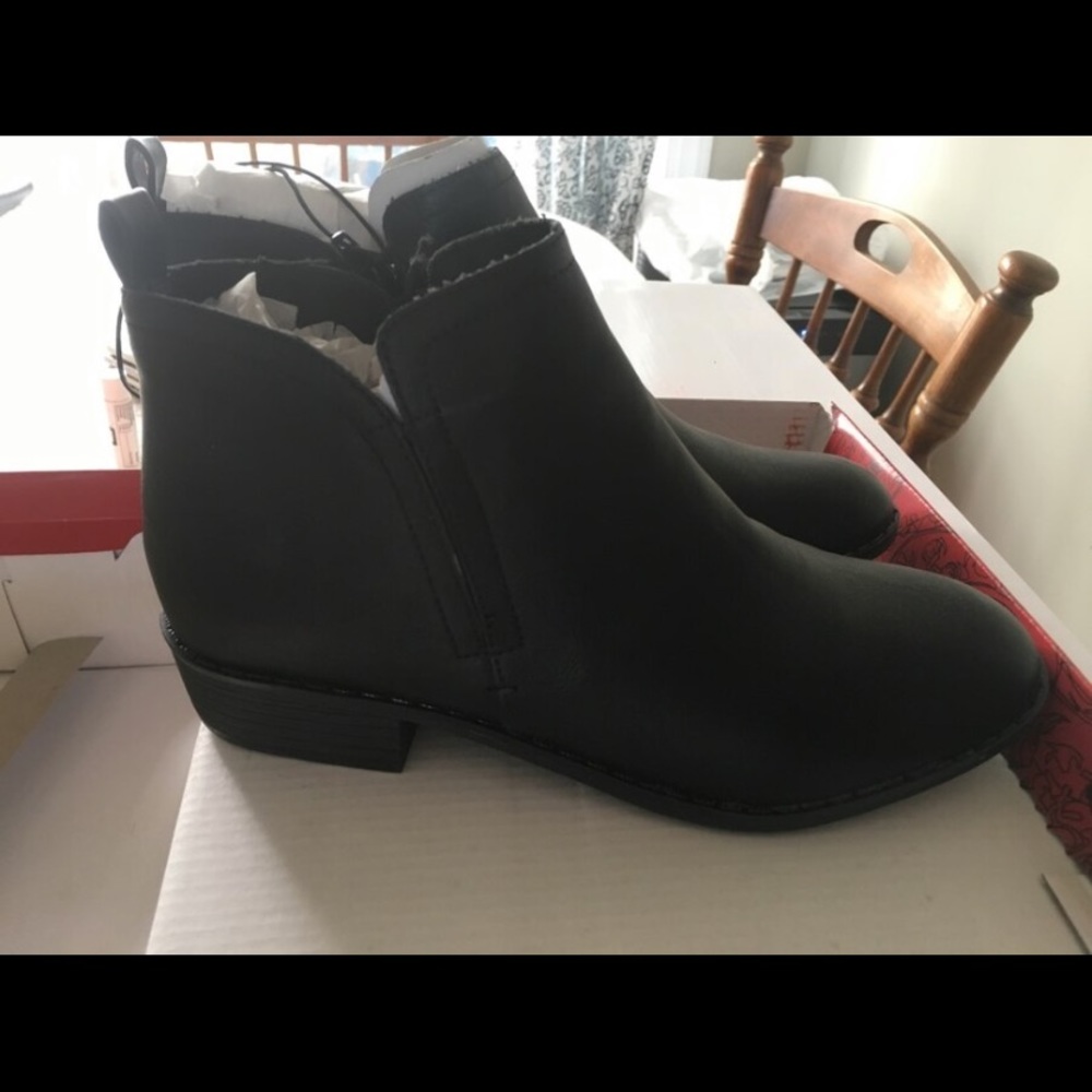 Brand new Short black booties